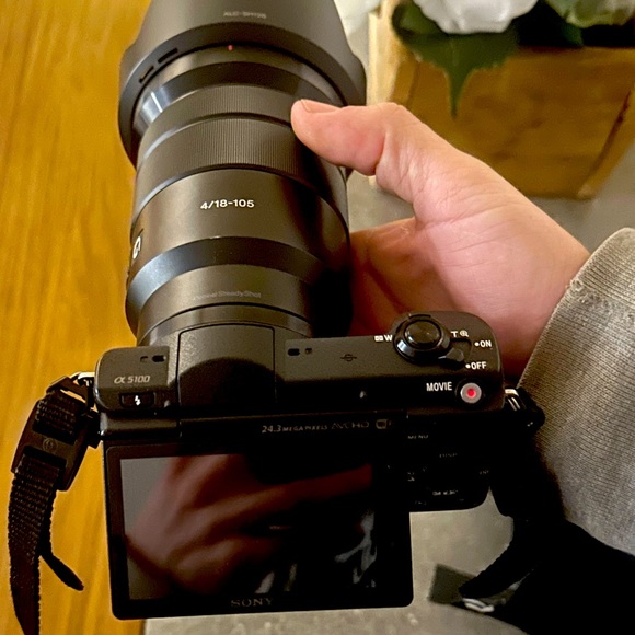 SONY A5100 package - Picture 1 of 5